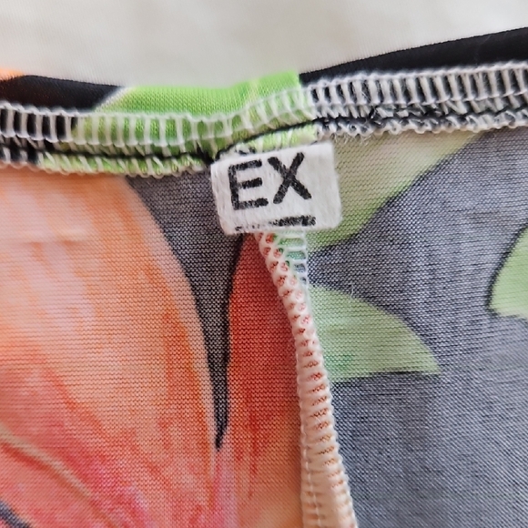 Tropical Floral Print Sleeveless Top - Picture 5 of 9